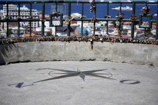 Cerro de La Cruz Compass